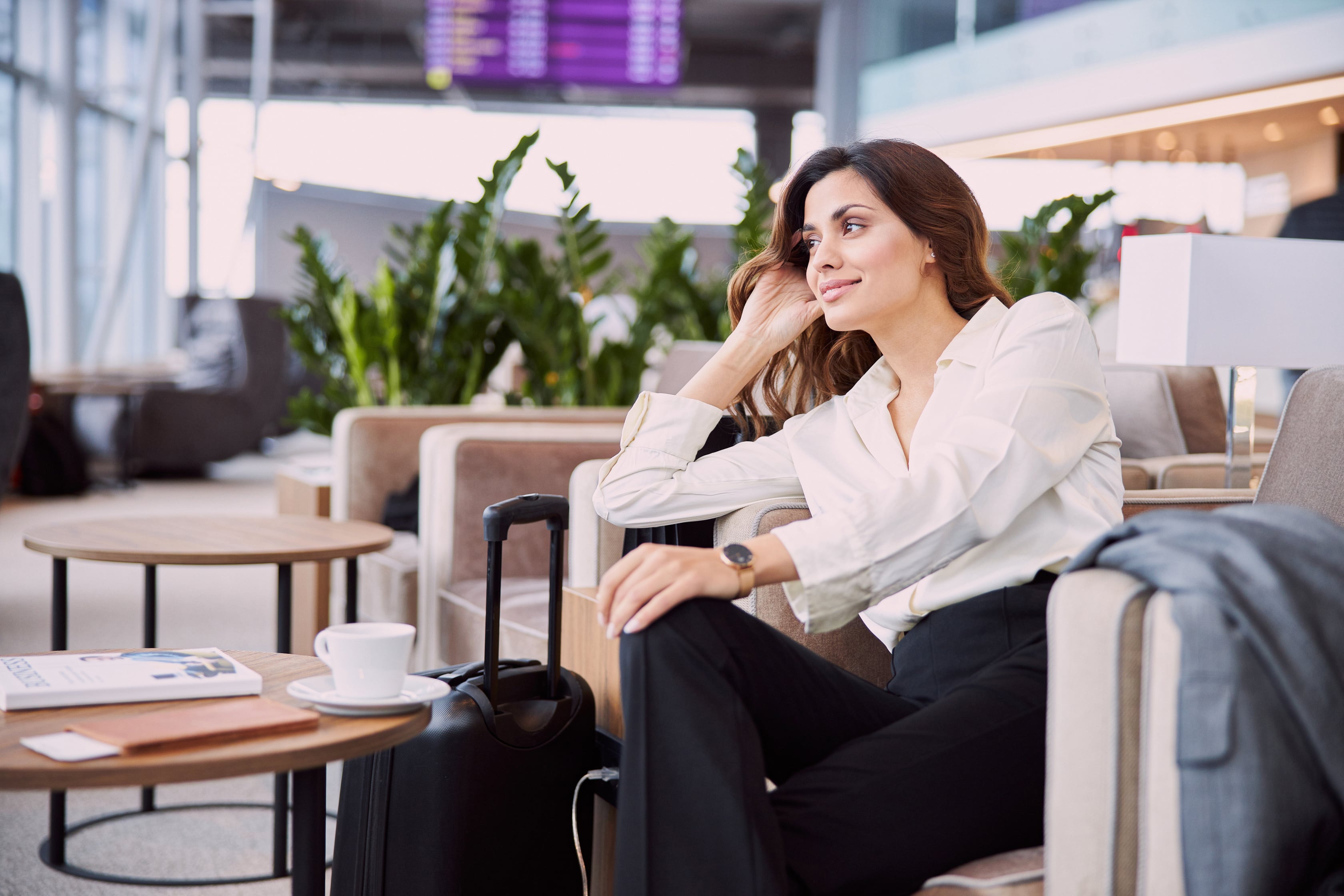 What is the difference between Layover and Stopover
